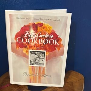 Betty Crocker's Bridal Edition Cookbook By Betty Crocker Editors